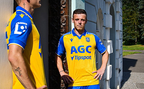 Nový dres teplických fotbalist na Michalu Bílkovi, domácí verze pro sezonu...