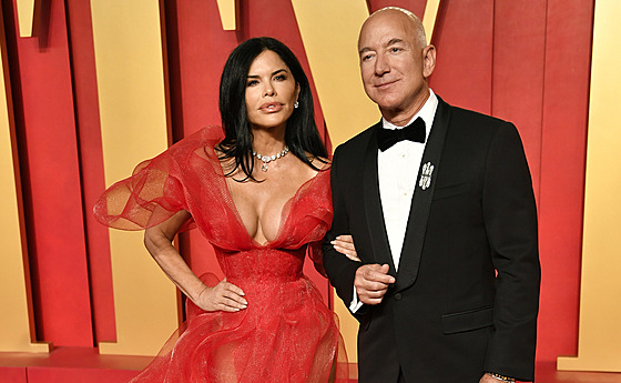 Lauren Sanchezová a Jeff Bezos na Vanity Fair Oscar party (Los Angeles, 10....