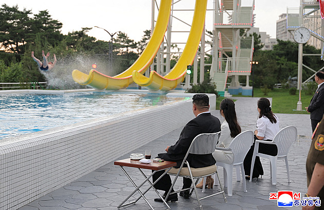 Skluzavky, hotely, obchodní centra... Kim otevřel plážový resort, sází na cestovní ruch