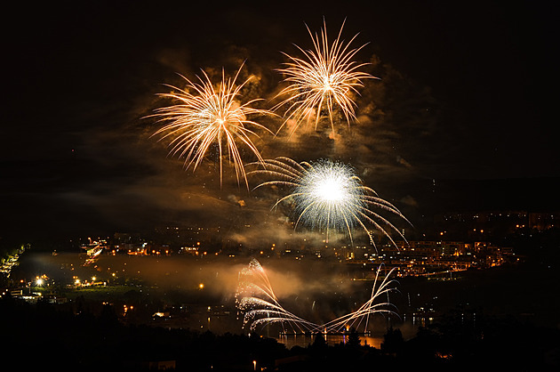 Italský oh�ostroj Ohe� voda plamen, vít�z hlavní mezinárodní ceny p�ehlídky...