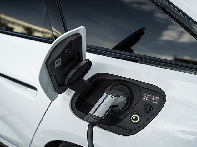 Audi má náhradu za diesel: pluginhybridní A5 inteligentně plánuje jízdu
