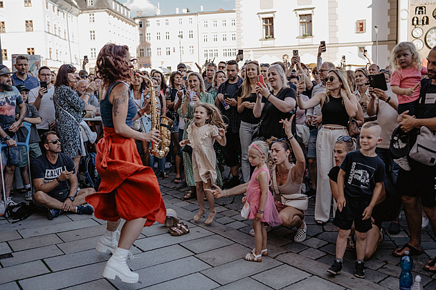 Nejvtí eský pouliní festival umni Olomouc (o)ije láká  na kulturu do ulic...