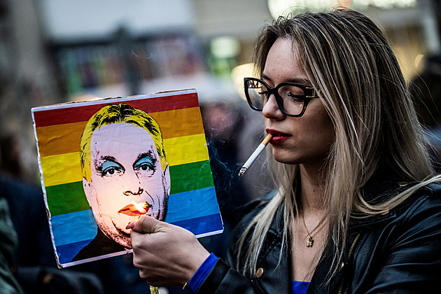 Já říkám, že je to ostuda, zuří Orbán po duhovém pochodu hrdosti v Budapešti
