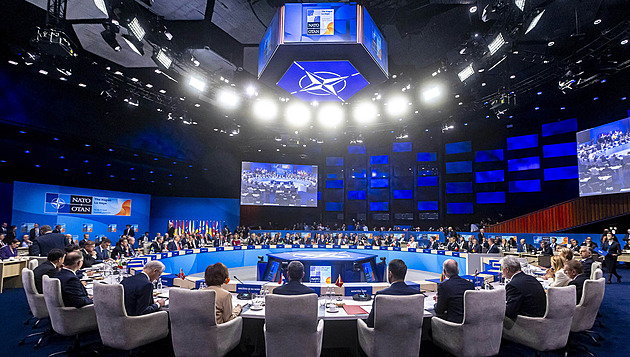 Velké probuzení NATO. Ale jak to vysvětlit lidem, zní ze summitu spojenců
