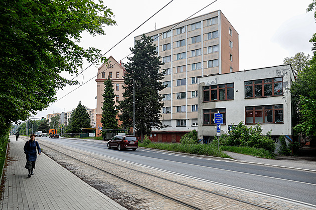 Z problémové ubytovny v Jablonci odcházejí obyvatelé, zásahů policie ubývá