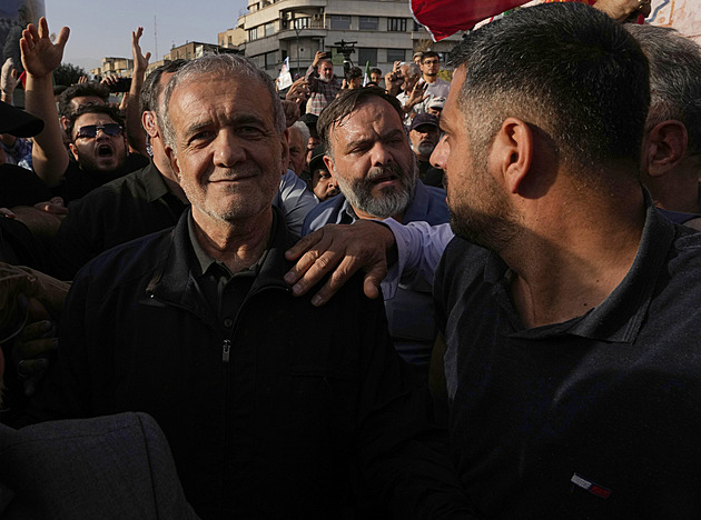 Izrael se mě pokusil zabít, tvrdí íránský prezident Pezeškján