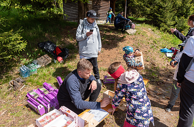 Společně na vrchol. Dětští pacienti z Motola pokořili nemoc i horu Plešivec