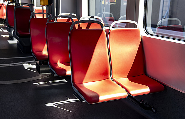 Ostrá premiéra nových pražských tramvají. S cestujícími jezdí už sedm vozů