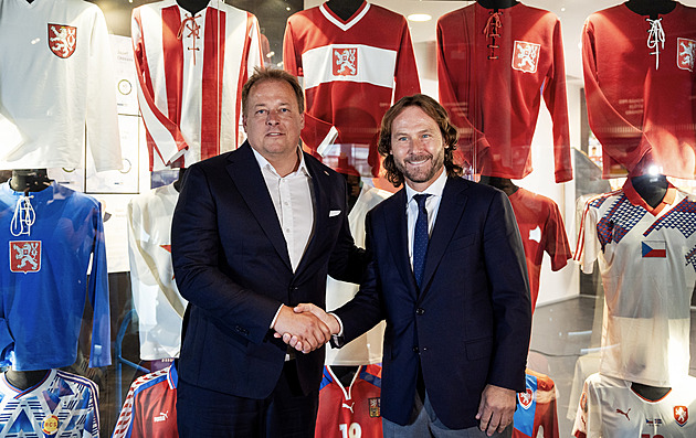 KOMENTÁŘ: Vítejte zpět, mistře. A teď kdo nové Nedvědy pro fotbal vychová?