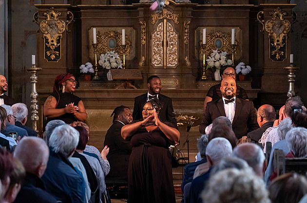 Americký sbor The Jeremy Winston Chorale vystoupil na Broumovsku v roce 2023.