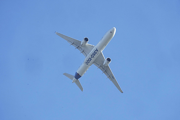 Airbus zvýšil provozní zisk o třetinu na 7 miliard eur, brzdí ho dodávky motorů