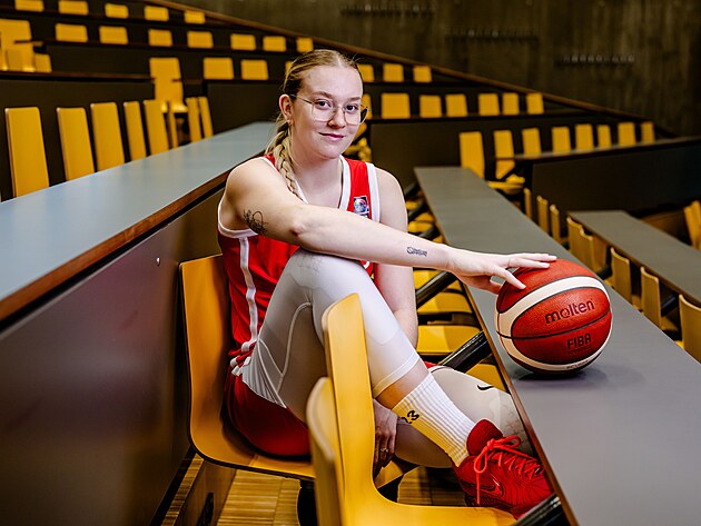 Basketbalistka Julia Reisingerov v posluchrn brnnskho Vysokho uen...