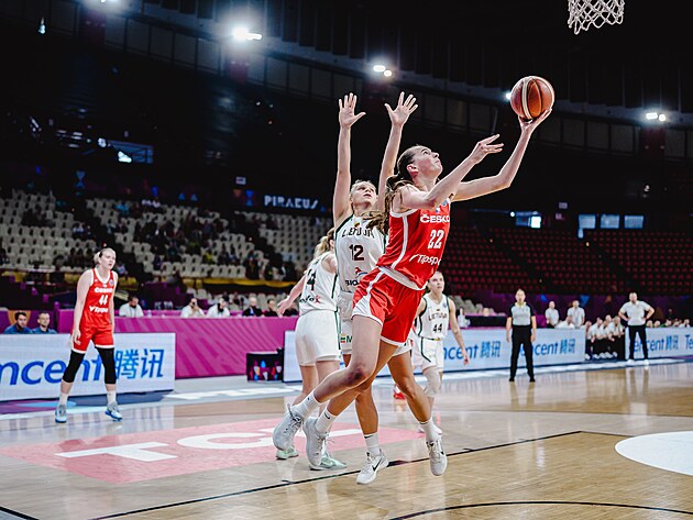 Emma echov zakonuje v zpase s Litvou na EuroBasketu.