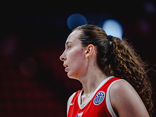 Aneka Kopeck bhem utkn EuroBasketu s Litvou.