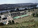 Plavecký stadion Podolí v Praze. Stadion nabízí dva venkovní bazény (50 m a 33...