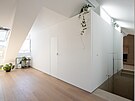 Hlavním cílem projektu bylo prom�nit tmavý podkrovní byt ve sv�tlý a otev�ený...