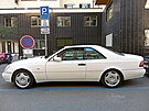 Automobilový sraz u slavného pra�ského kina Oko