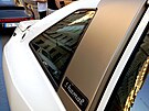 Automobilový sraz u slavného pra�ského kina Oko