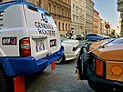 Automobilový sraz u slavného pra�ského kina Oko