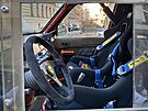 Automobilový sraz u slavného pra�ského kina Oko