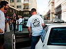 Automobilový sraz u slavného pra�ského kina Oko
