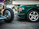 Automobilový sraz u slavného pra�ského kina Oko