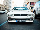 Automobilový sraz u slavného pra�ského kina Oko