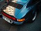 Automobilový sraz u slavného pra�ského kina Oko