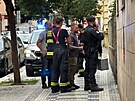 Sloky IZS zasahuj v ulici Lublask na Praze 2 po pdu nezletilho z okna v...