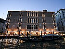 Luxusní hotel Gritti Palace leí pímo na kanálu Grande. (27. kvtna 2025)