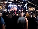 astn vzbouenci napumpovali do tborskho publika jeden hit za druhm