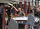 Miliardá Jeff Bezos a novináka Lauren Sanchezová na obd ve slavném Harrys...