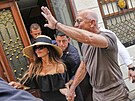 Miliardá Jeff Bezos a novináka Lauren Sanchezová na obd ve slavném Harrys...