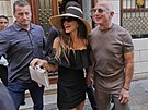 Miliardá Jeff Bezos a novináka Lauren Sanchezová na obd ve slavném Harrys...