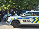 Policie preventivn zasahovala v praskch Stodlkch u koly kvli nahlen...