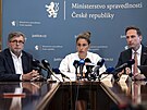 Ministryn� spravedlnosti Eva Decroix (ODS) a nám�stek Karel Dvo�ák (STAN)...