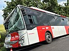 Hasii vyjeli k dopravn nehod autobusu, kter narazil do stromu. (23. ervna...