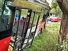 Hasii vyjeli k dopravn nehod autobusu, kter narazil do stromu. (23. ervna...