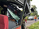Hasii vyjeli k dopravn nehod autobusu, kter narazil do stromu. (23. ervna...