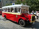 Z praskho Staromstskho nmst vyjel vron prvod autobus