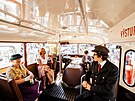 Praha slav 100 let provozu autobus. Slavnostn prvod historickch autobus...