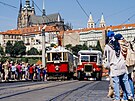 Praha slav 100 let provozu autobus. Slavnostn prvod historickch autobus...