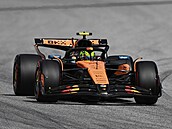 Lando Norris z McLarenu absolvuje kvalifikaci na Velkou cenu Rakouska.