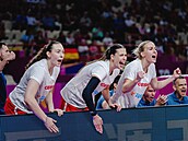 Aneka Kopecká, Natálie Stoupalová a Petra Holeínská podporují hráky na...