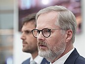 Premiér Petr Fiala a ministr ivotního prostedí Petr Hladik z KDU-SL po...