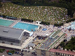 Plavecký bazén v Podolí, 4. �ervna 2003 � teplota v pra�ském Klementinu dosáhla...