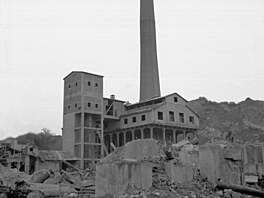 Destrukce podolské cementárny. (12. b�ezna 1951)