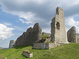 Hrad Bran� le�el p�i cest� z Karpat na Moravu. B�hem lep�ích �as� vyst�ídal na...