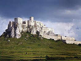 S rozlohou 41 426 metr� �tvere�ních nenajde z�ícenina Spi�ského hradu ve...