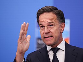 Generální tajemník NATO Mark Rutte hovoí na prahu summitu vedoucích...